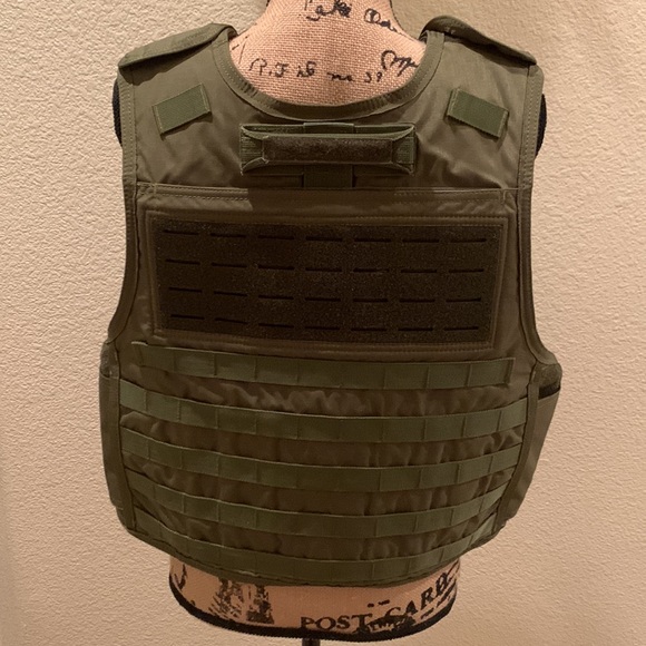 Tactical Carrier / Hunting Protective Gear Vest - Picture 6 of 12
